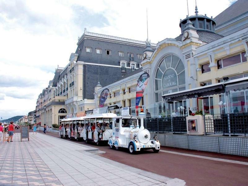Cabourg - Hyper Centre, Plage Bagian luar foto